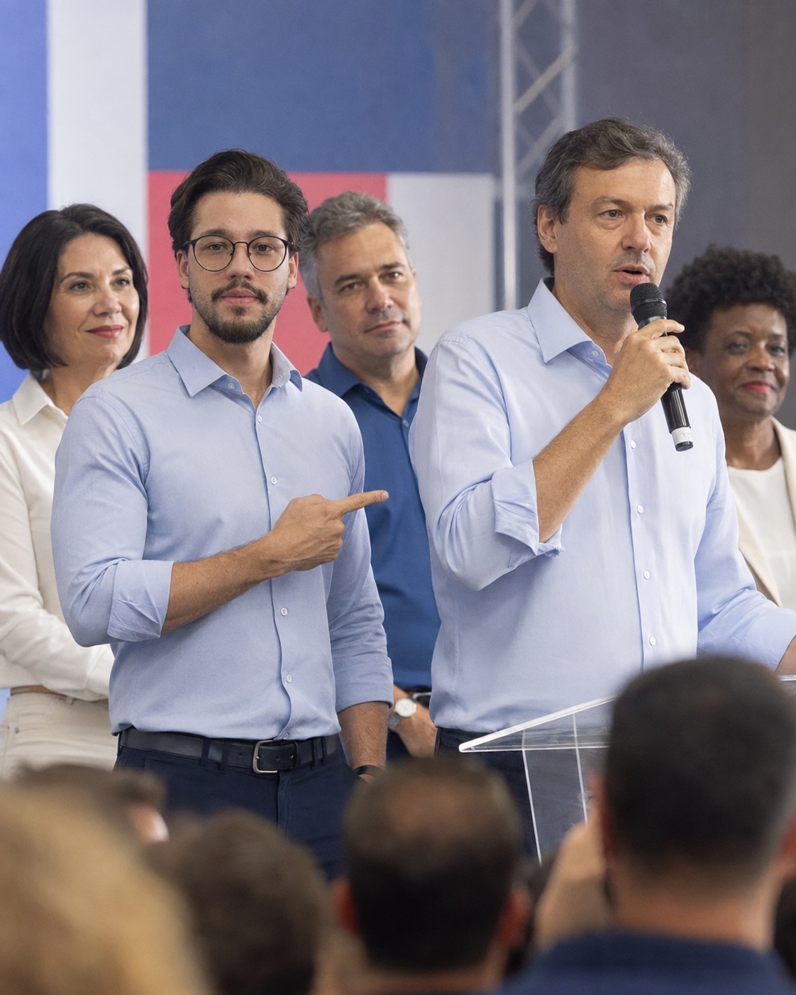 Estratégia ao lado da liderança — composição visual ilustrativa